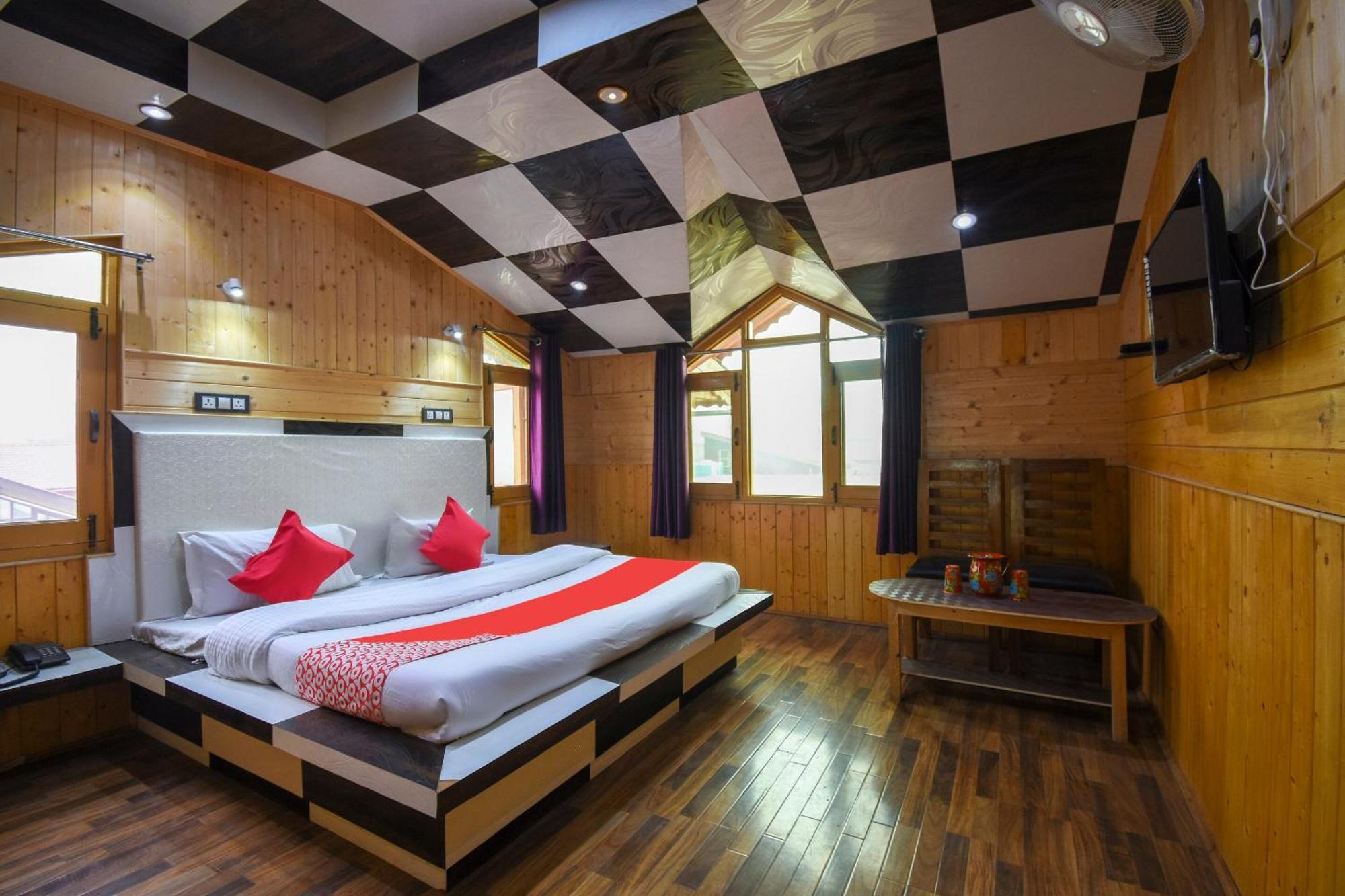 OYO 66476 Hotel Divine Kashmir Durgjan Exterior foto